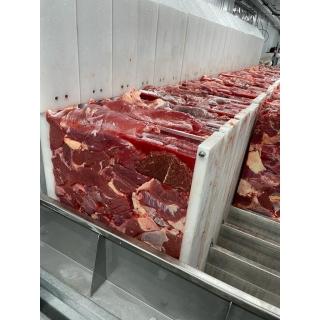 Говядина б/к (бескостная) 2-й сорт 90/10 (крупный кусок) купить оптом по ценам производителя