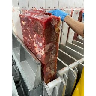 Говядина б/к (бескостная) 2-й сорт 90/10 (крупный кусок) купить оптом по ценам производителя