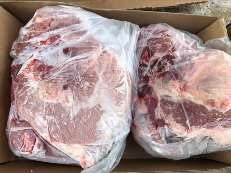 Замороженный бескостный свиной окорок купить оптом в Москве по выгодным ценам от производителя