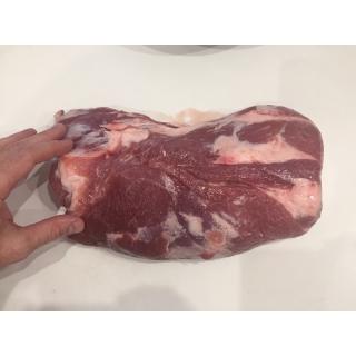 Замороженная шейка свиная ГОСТ 31778-2012 купить оптом в Москве по ценам производителя