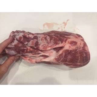 Замороженная шейка свиная ГОСТ 31778-2012 купить оптом в Москве по ценам производителя